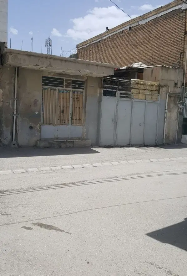 خانه ویلایی ۹۲ متری ماشین رو دارای مغازه