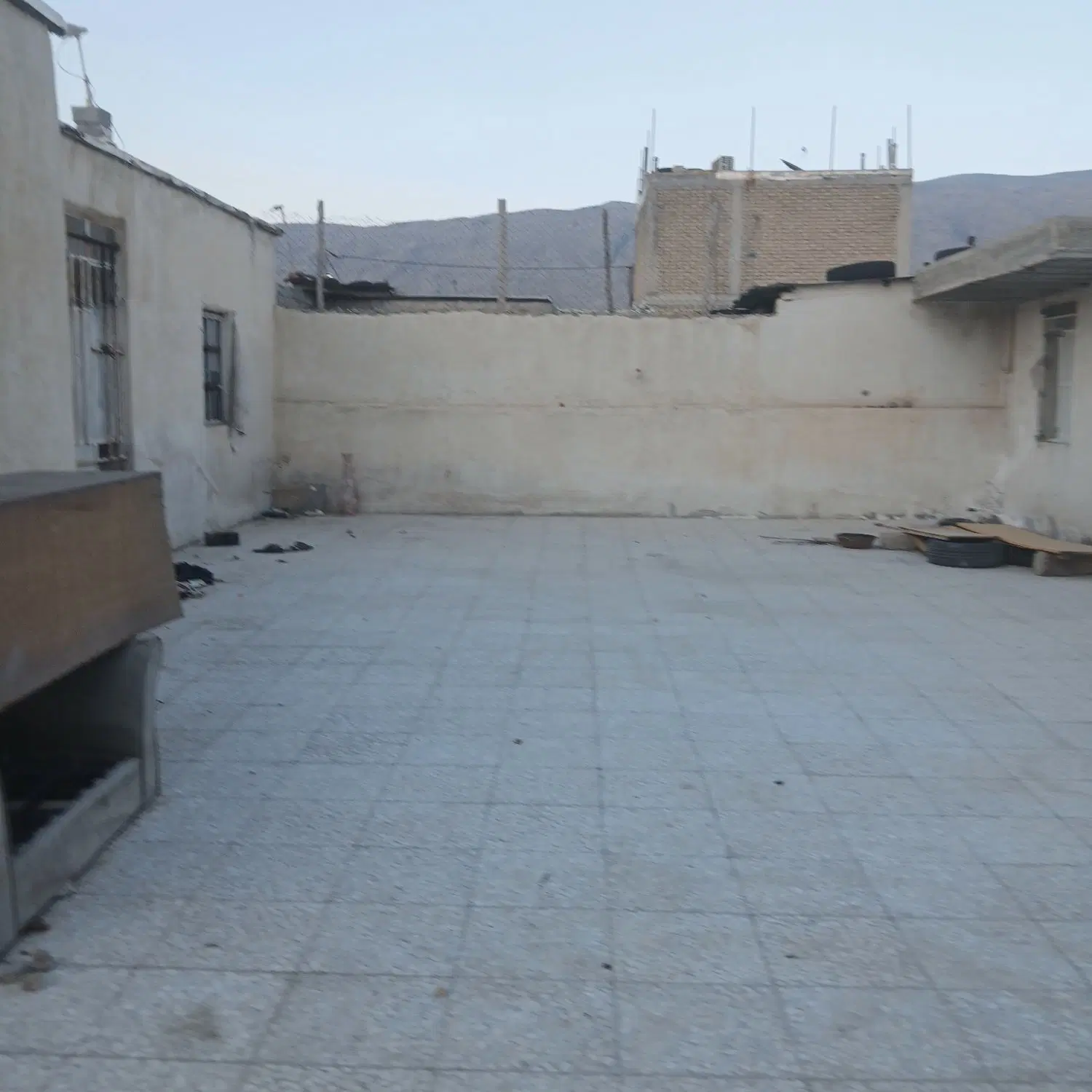 خانه چهارصدمتری باموقعیت به خیابان دادگاه