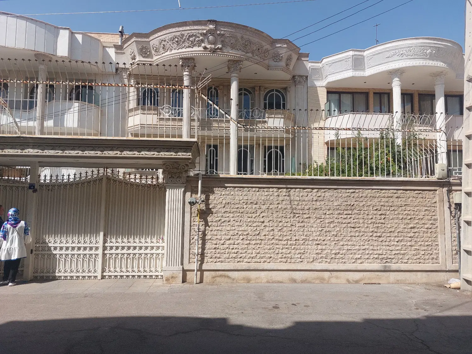 اجاره آپارتمان ۲۰۰ متری سه خواب میر  پل خواجو