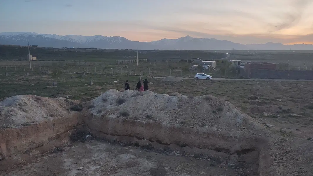 زمین باغی