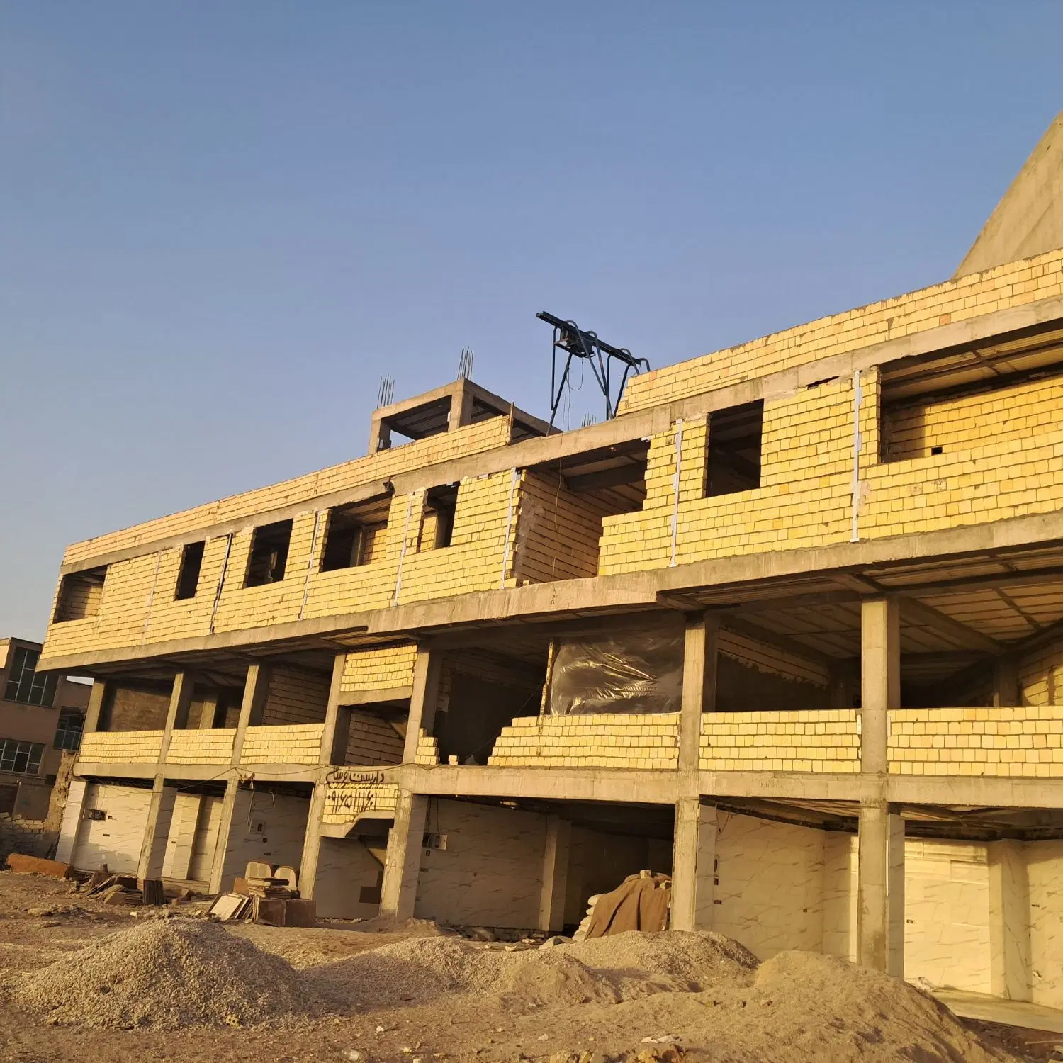 رهن کامل آپارتمان 200متری و 140متری