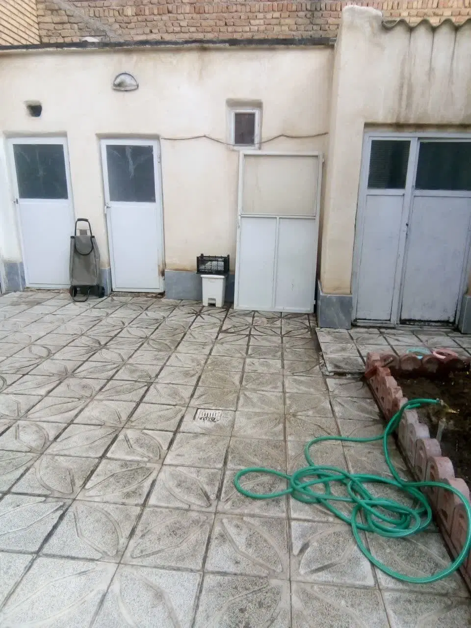 خانه حیاط دار ۱۴۰ متر
