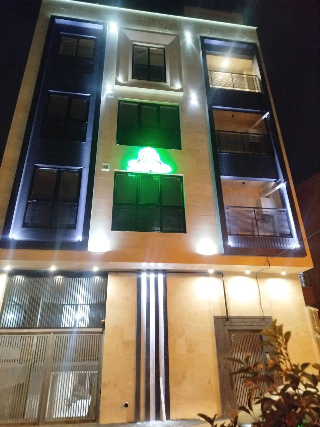 معاوضه دو دستگاه آپارتمان با ویلایی