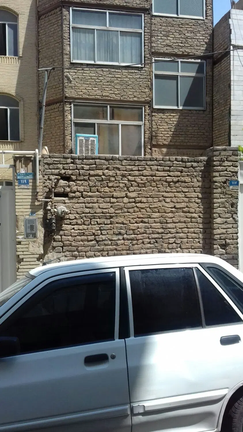 120 متر زمین سه  طبقه گلنگی ماشین رو شمالی