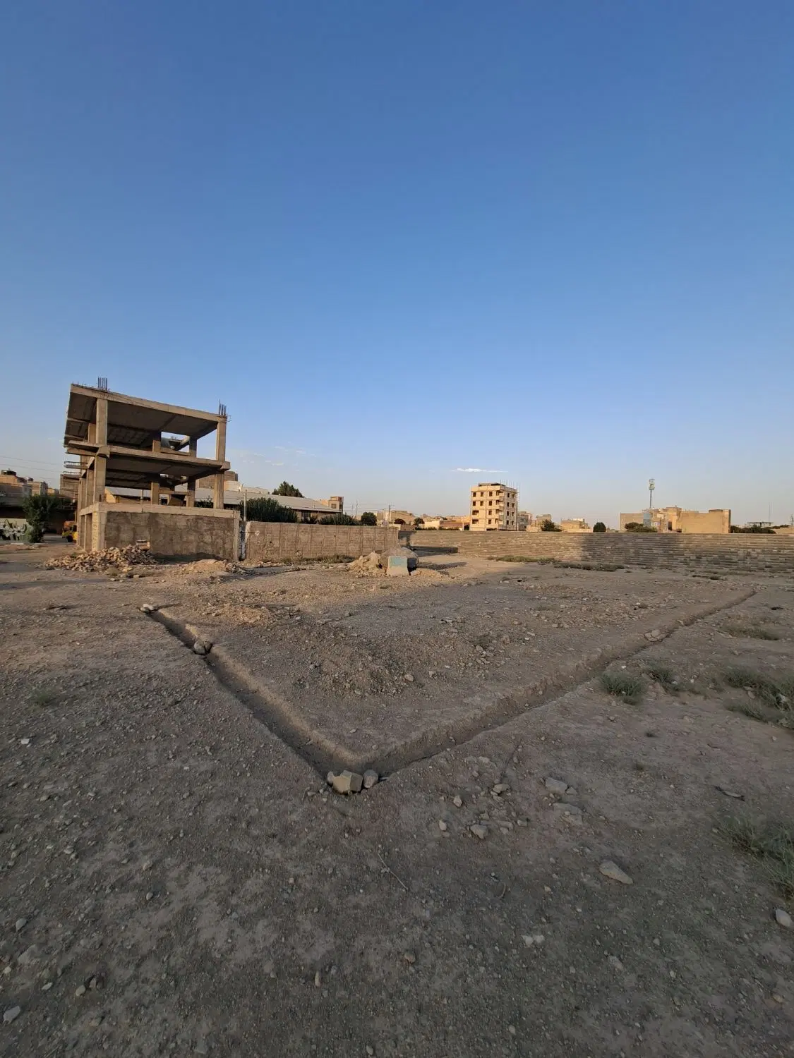 زمین ۲۰۰ متری ،موقعیت میدان انقلاب،مناسب ساخت