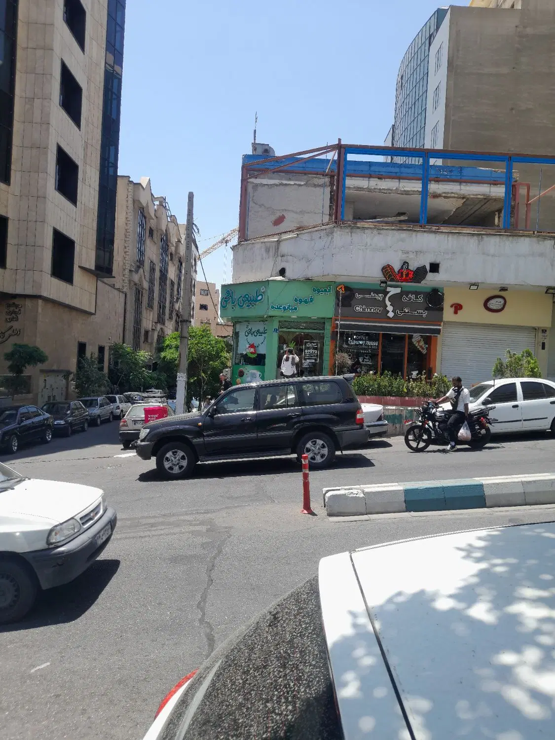 قلهک شریعتی مغازه ۴۲ متر ملکیت وسرقفلی پر تردد