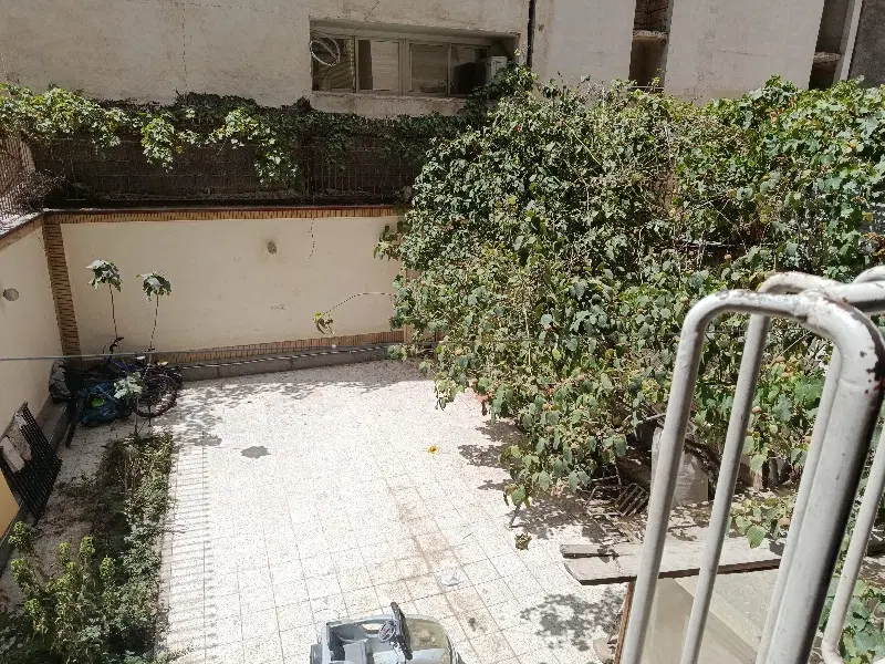 آپارتمان بزرگ وحیاط دار