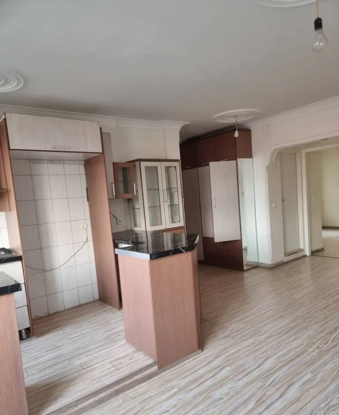 ۶۷متر دو خوابه با پارکینگ انباری در خیابان استخر