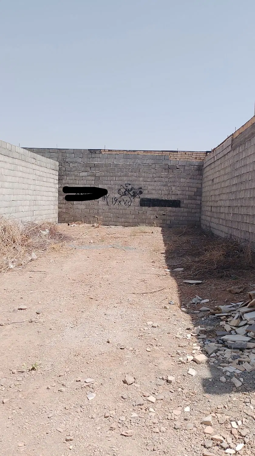 زمین داخل غلاف روبروی ورزشگاه آزادگان
