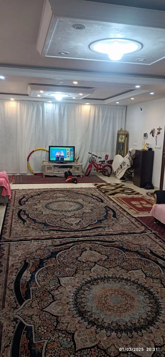 یک واحد آپارتمان تک واحدی باغ دادگر