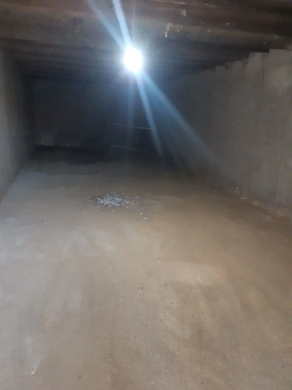 خانه کلنگی .عکس مربوط به ملک نیست