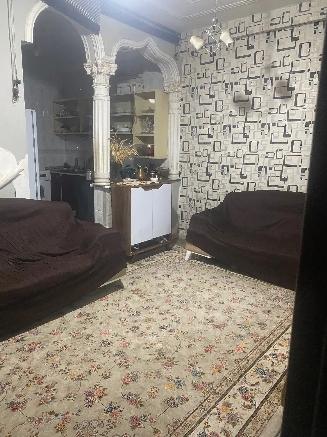 واحدمسکونی۵۰ متری طبقه اول چهارراه دهخدا