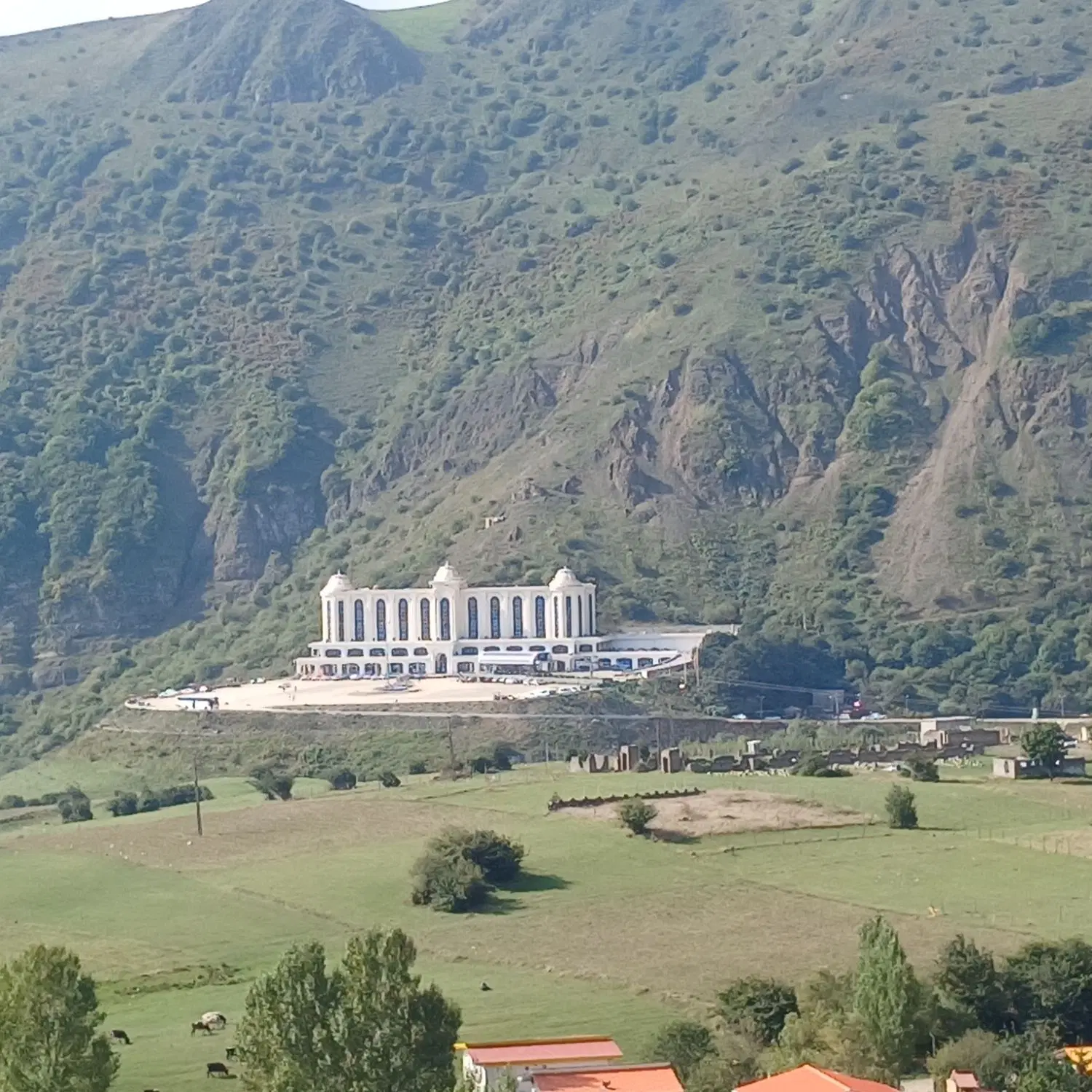 مجتمع دریای نور سه خوابه ب مترآژ ۱۴۸ متر