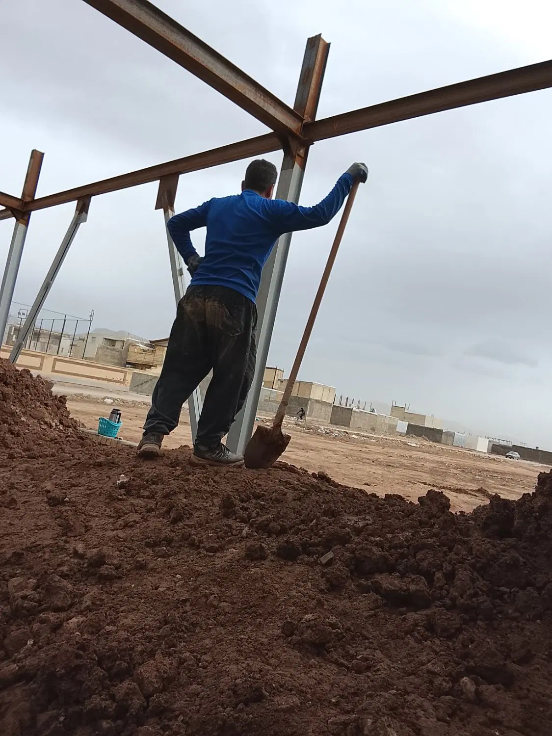 خانه نیمه ساخت