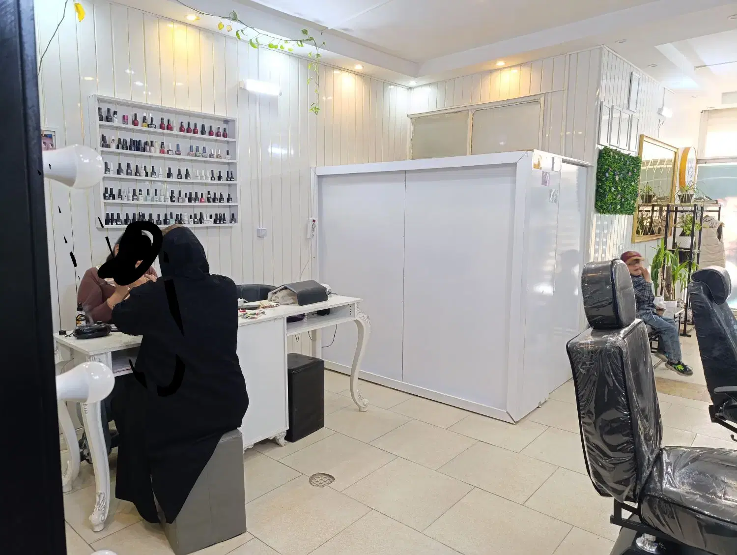 سالن زیبایی توس۳۳ لاین ها به صورت اجاره با مشتری