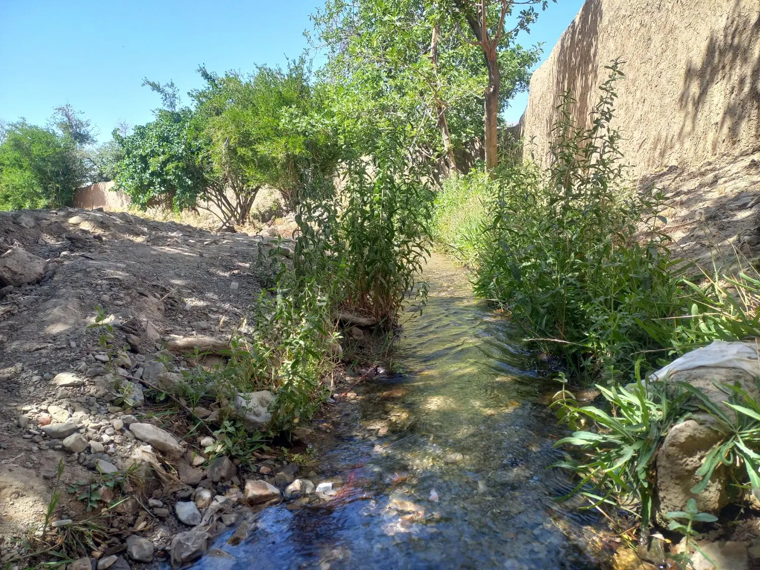 باغ ویلا گلباف با آب روان