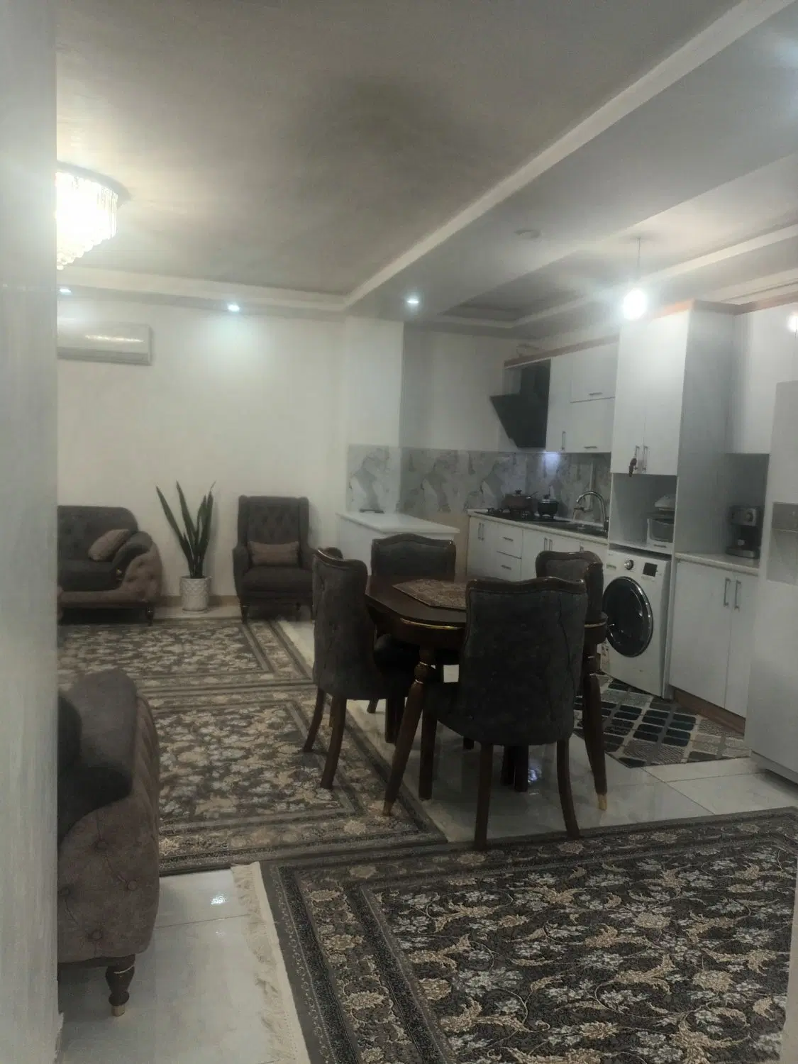 آپارتمان ۹۰ متری گلزاران