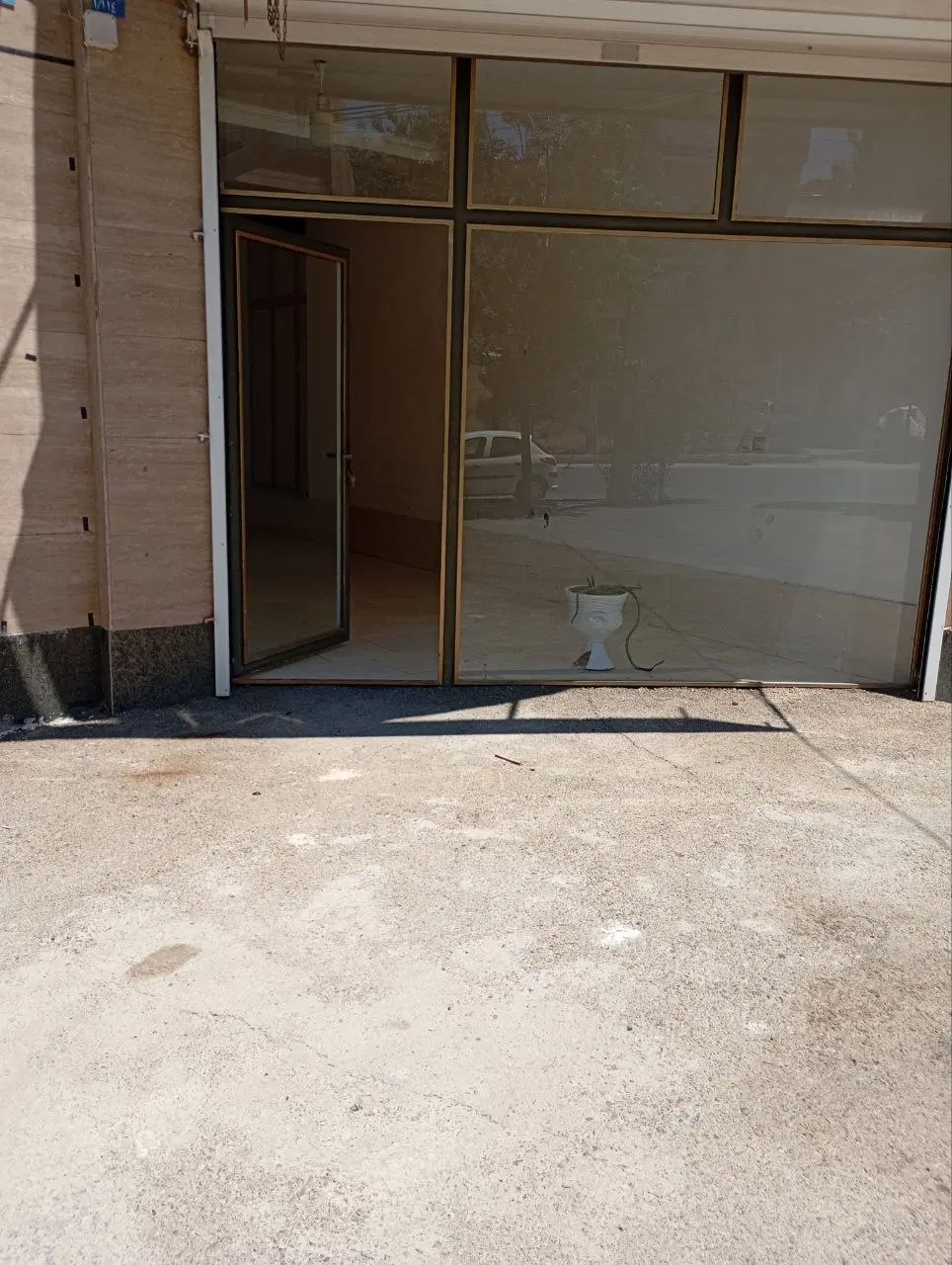 اجاره ۲ باب مغازه در بر خیابان جامی ۲