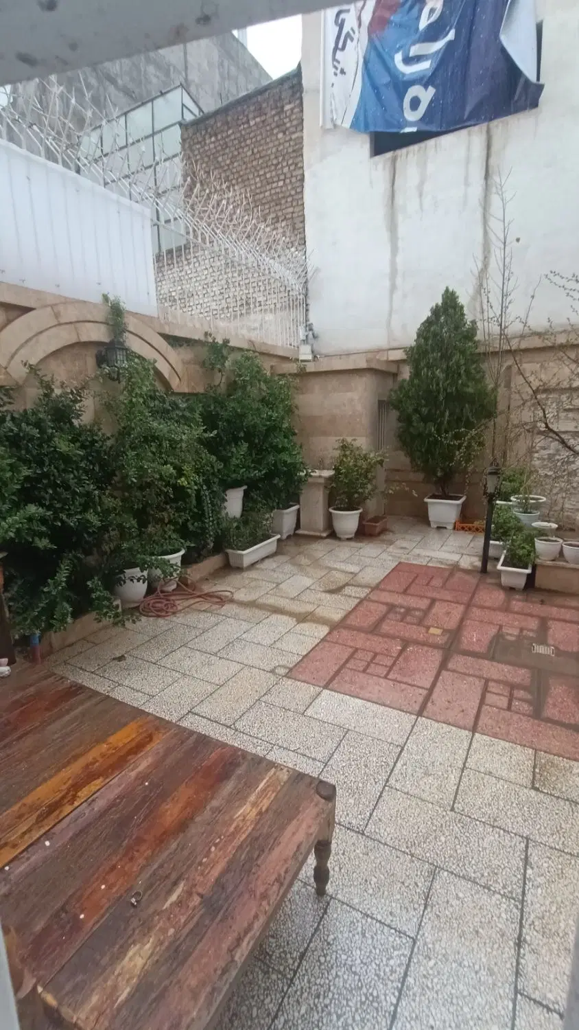 ویلایی لوکس ابتدای حافظ وکیل‌آباد