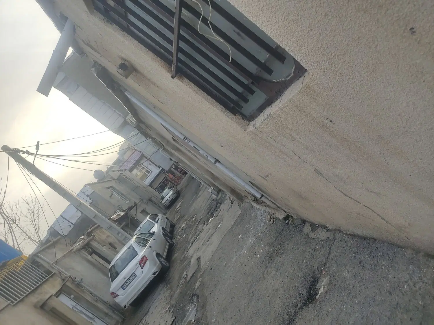 80 متر خانه در باریکه