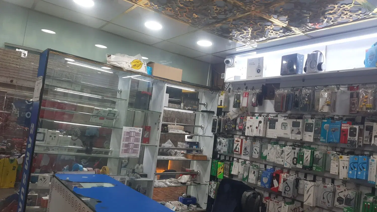 یکباب مغازه‌ واقع درکیان