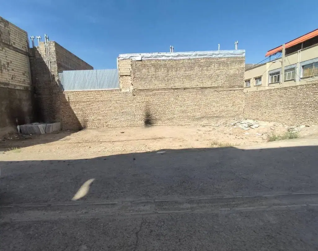 زمین 240متری