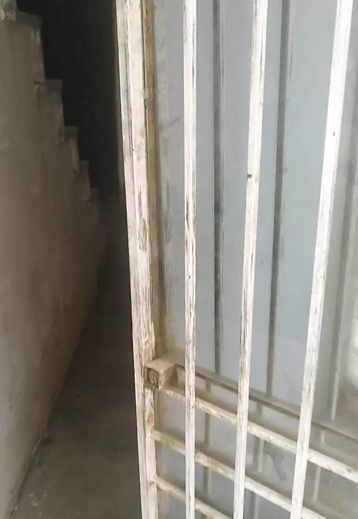خانه ۱۰۰متری طبقه دوم شیک و نوساز