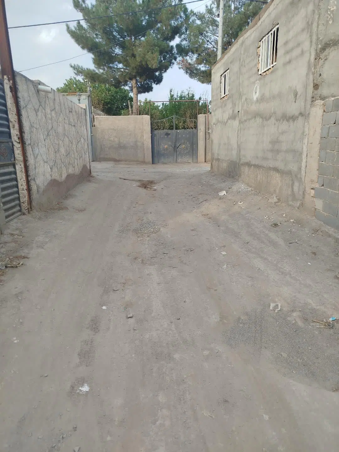 زمین دور اول شاهنامه  ۸۰