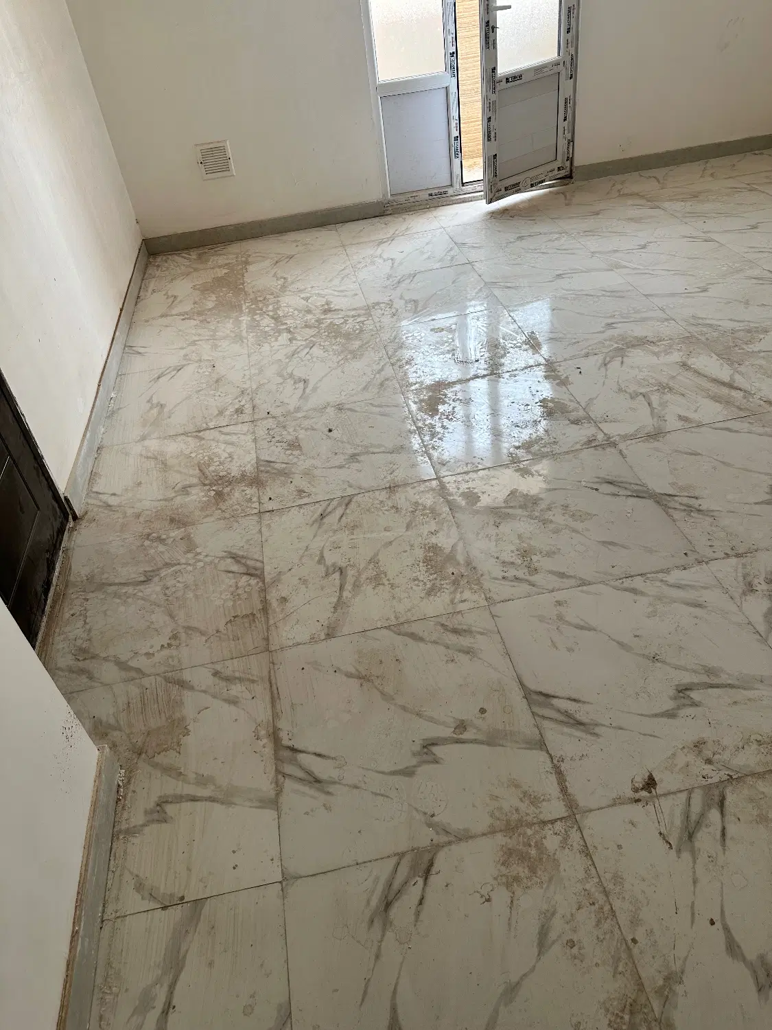 75متری+نورگیر+دونبش+ سالن مربع