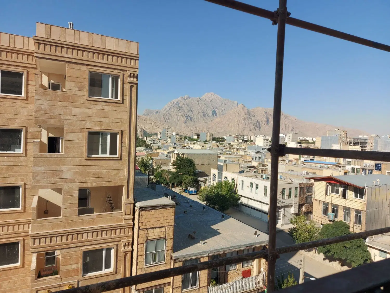 آپارتمان ۸۵متری سندداربلوارطاقبستان نقدومعاوضه