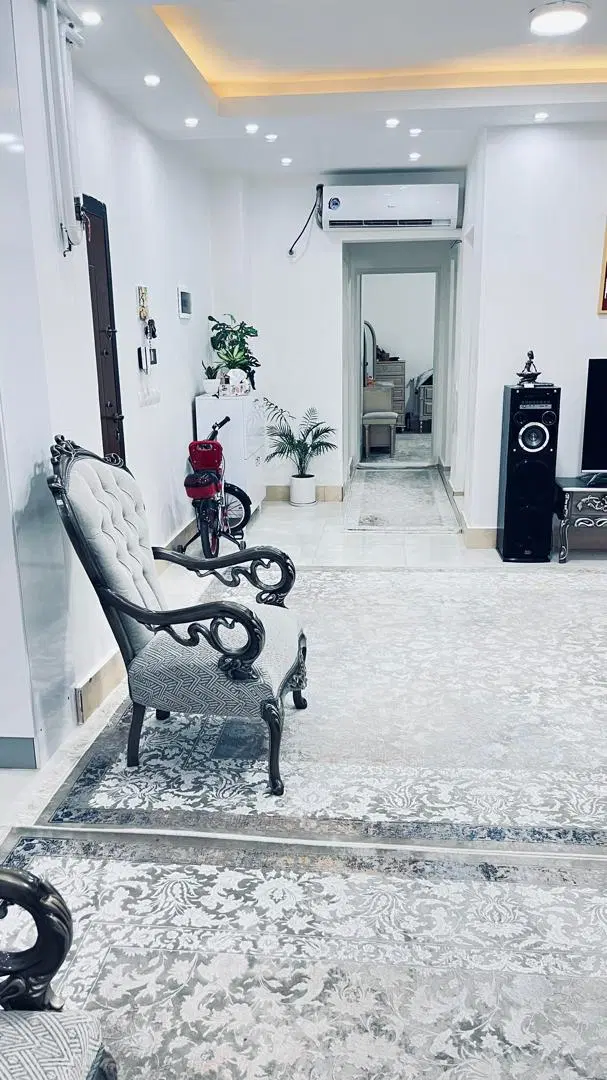 آپارتمان سر دو نبش با نمای رومی