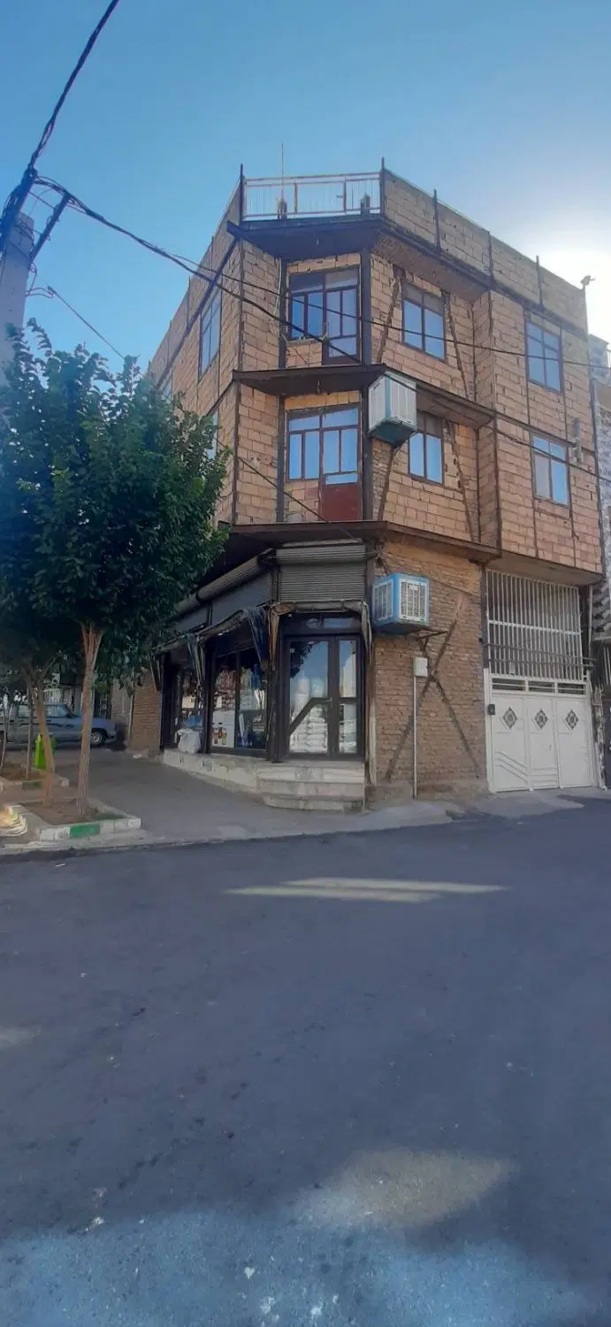 ساختمان مسکونی تجاری