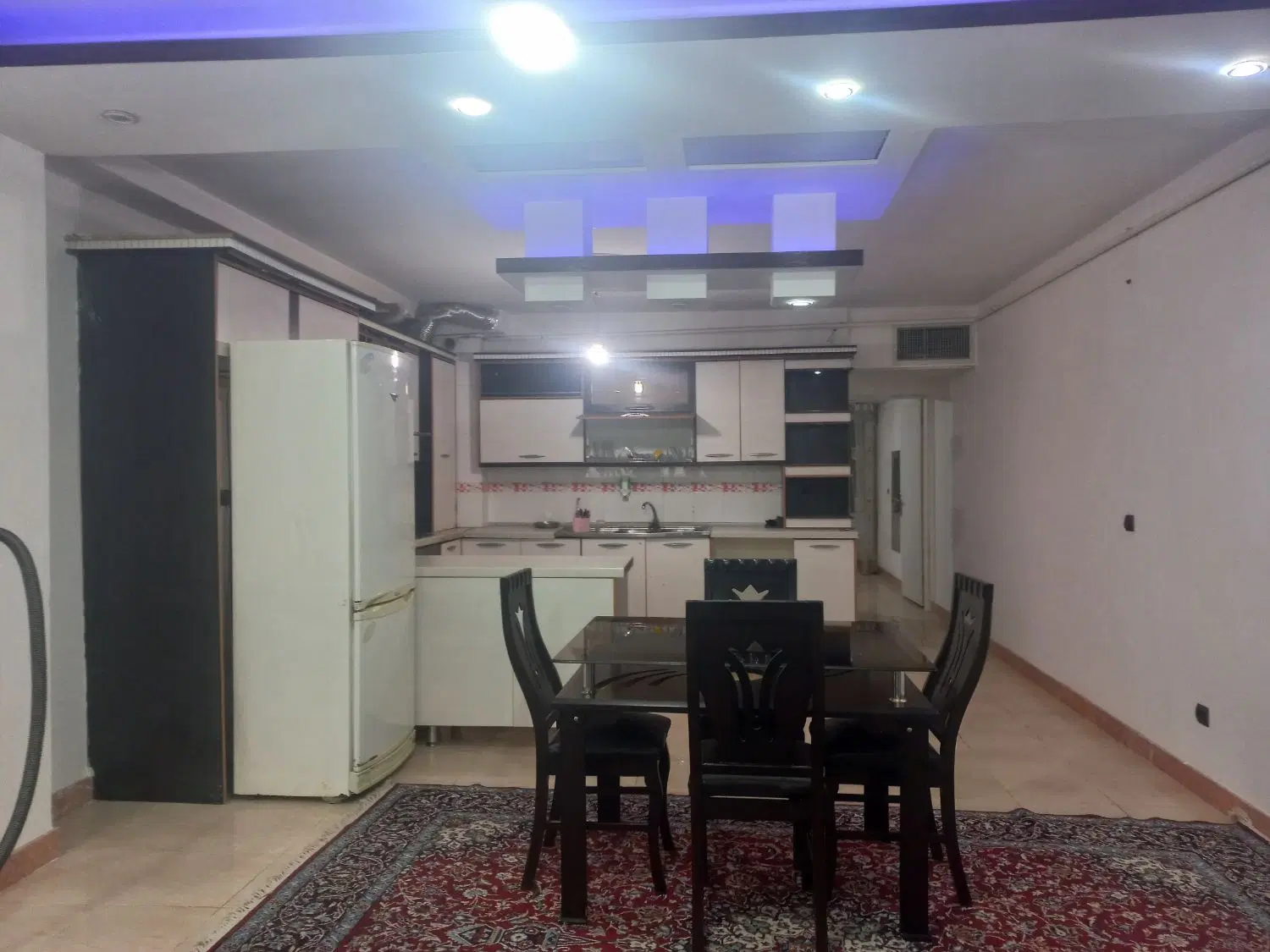 واحد اجاره ای فول امکانات واقع در بازار مبل ملایر