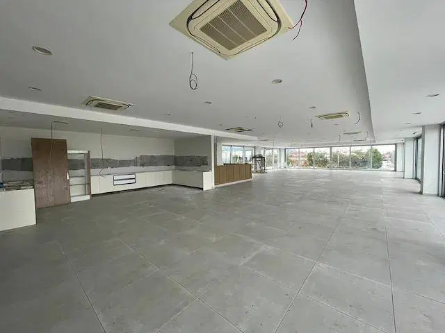 ملک ۱۰۰۰ متری