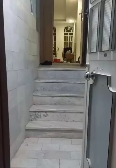 سه طبقه ۲۰۰ متری خیابان مقداد