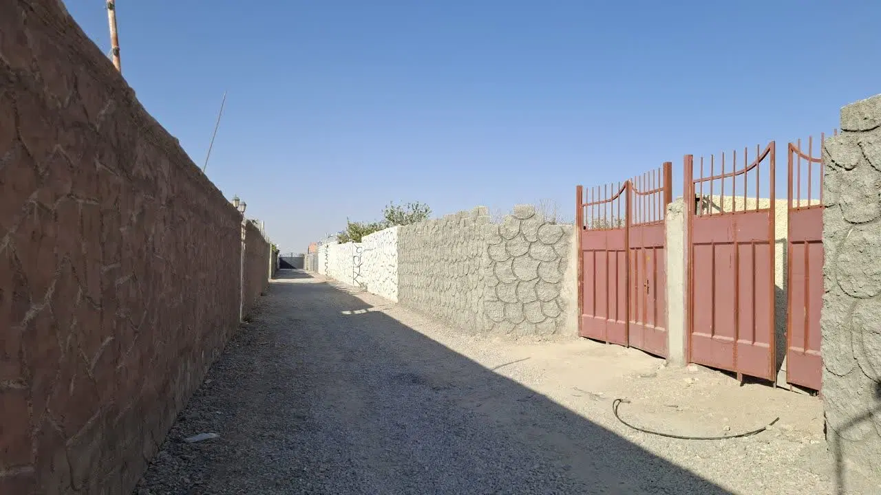 چهار دیواری در شهر زیار