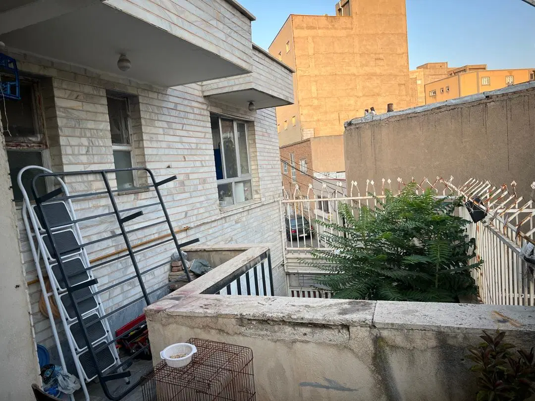 حیاط دوطبقه درورزش