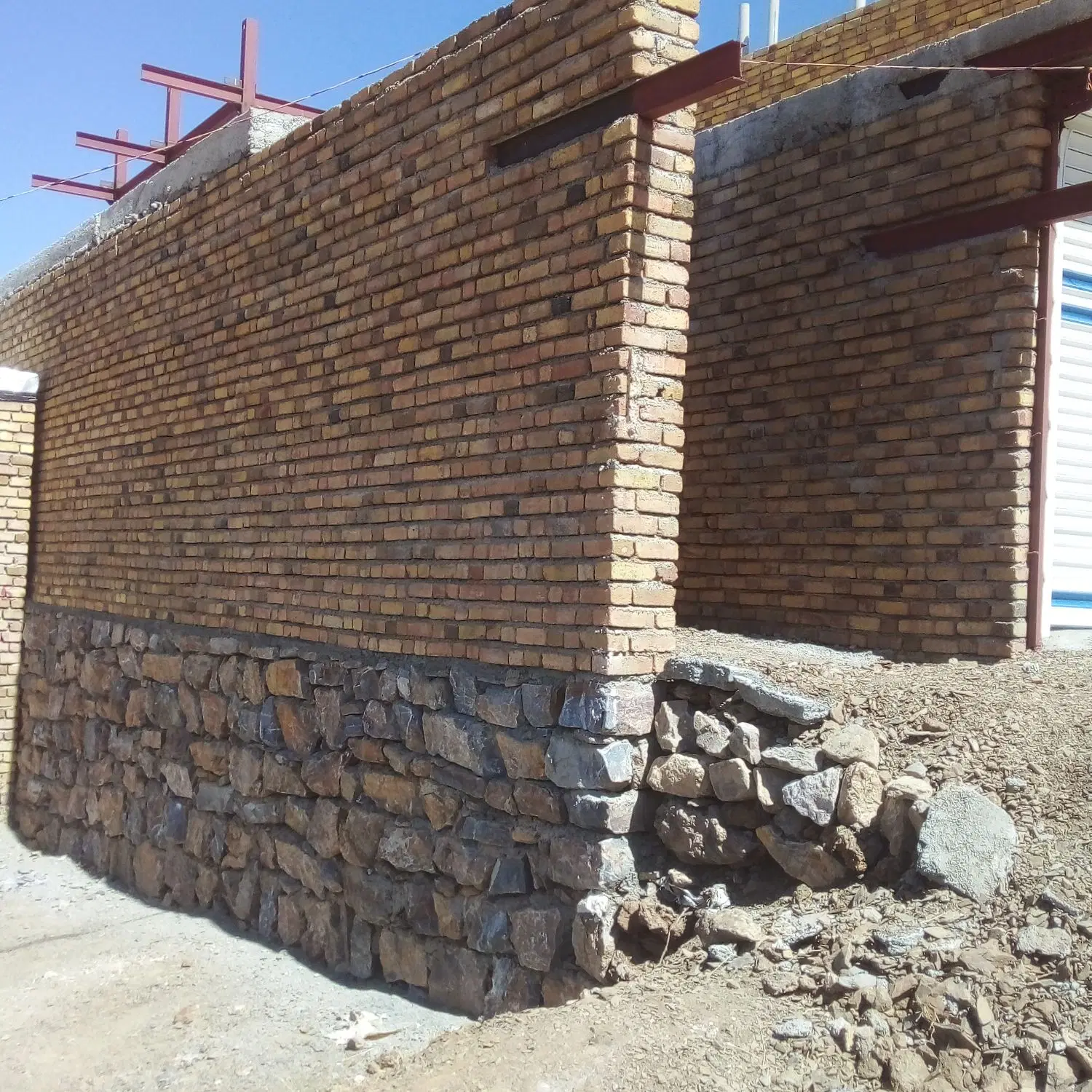 منزل نیمه کاره واقع در شهرک قلیان