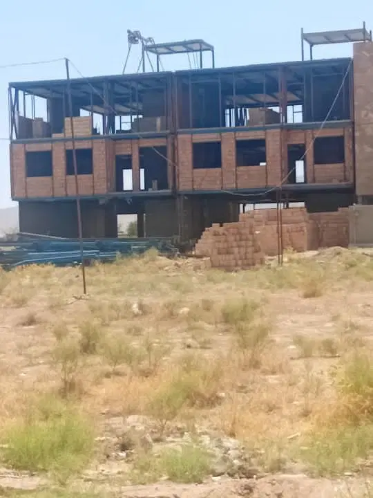 خانه نیمه کاره (فروشی)