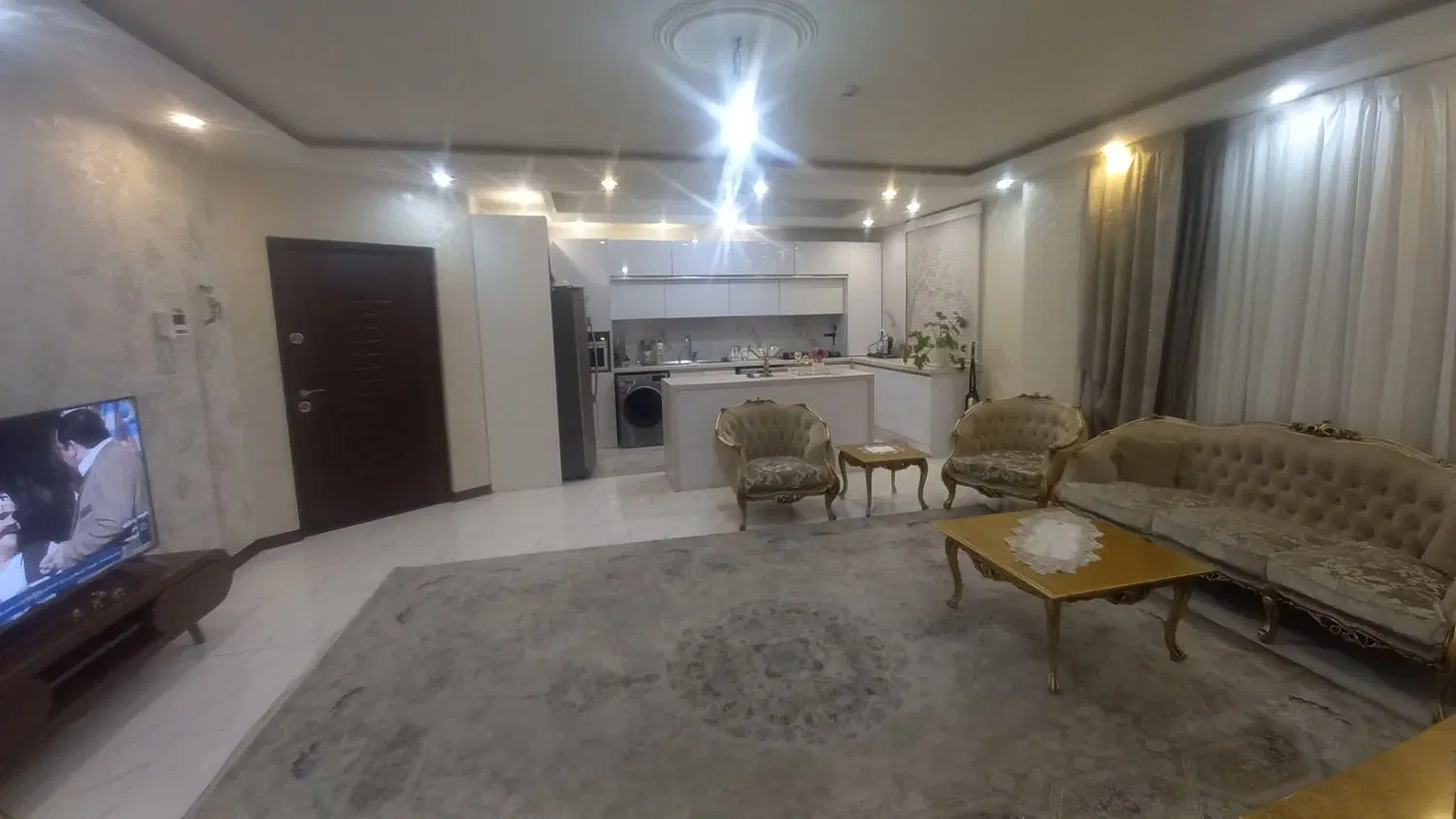 ۸۳متری بلورسازی