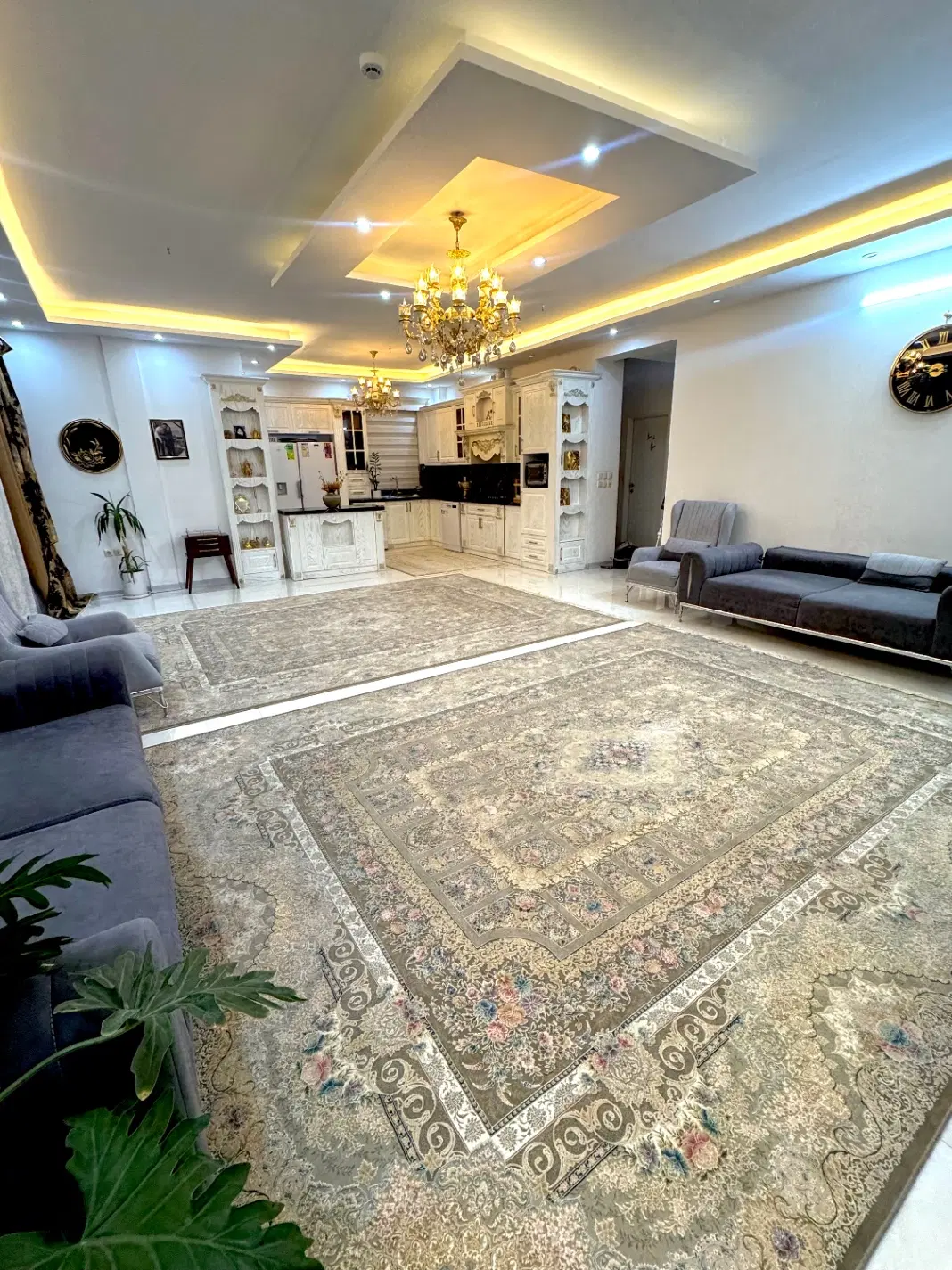 اپارتمان ۱۴۰ متری سر سه نبش