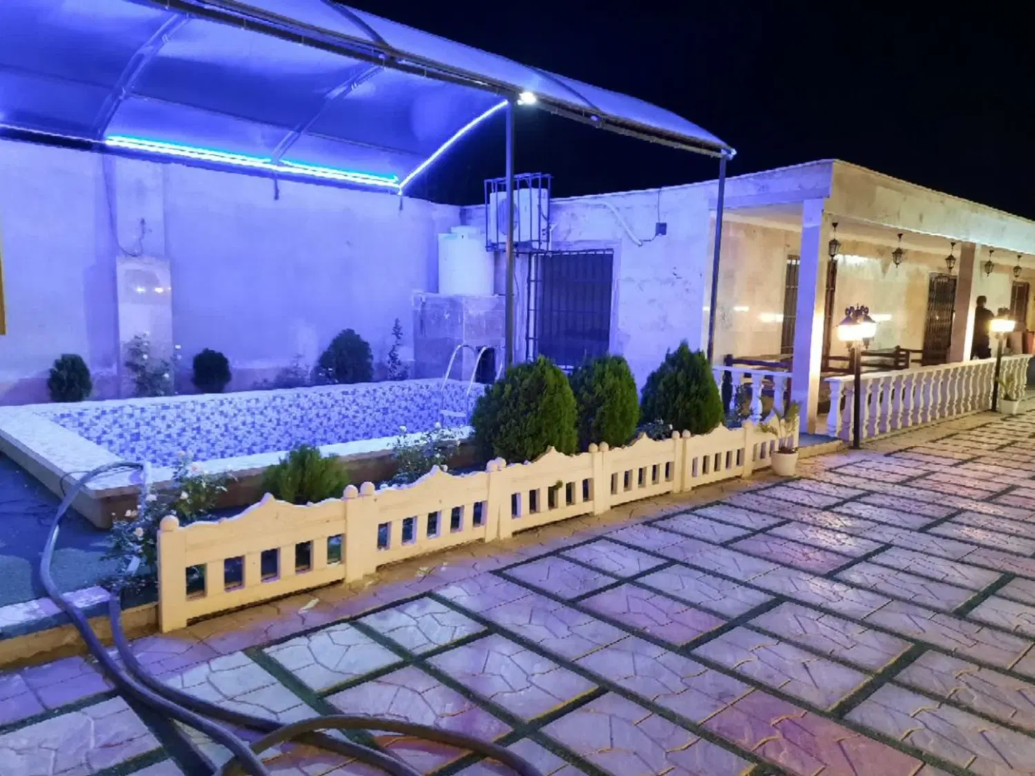 باغچه کهریزک سنددارد دارای بنا دارای برق .آب وگاز