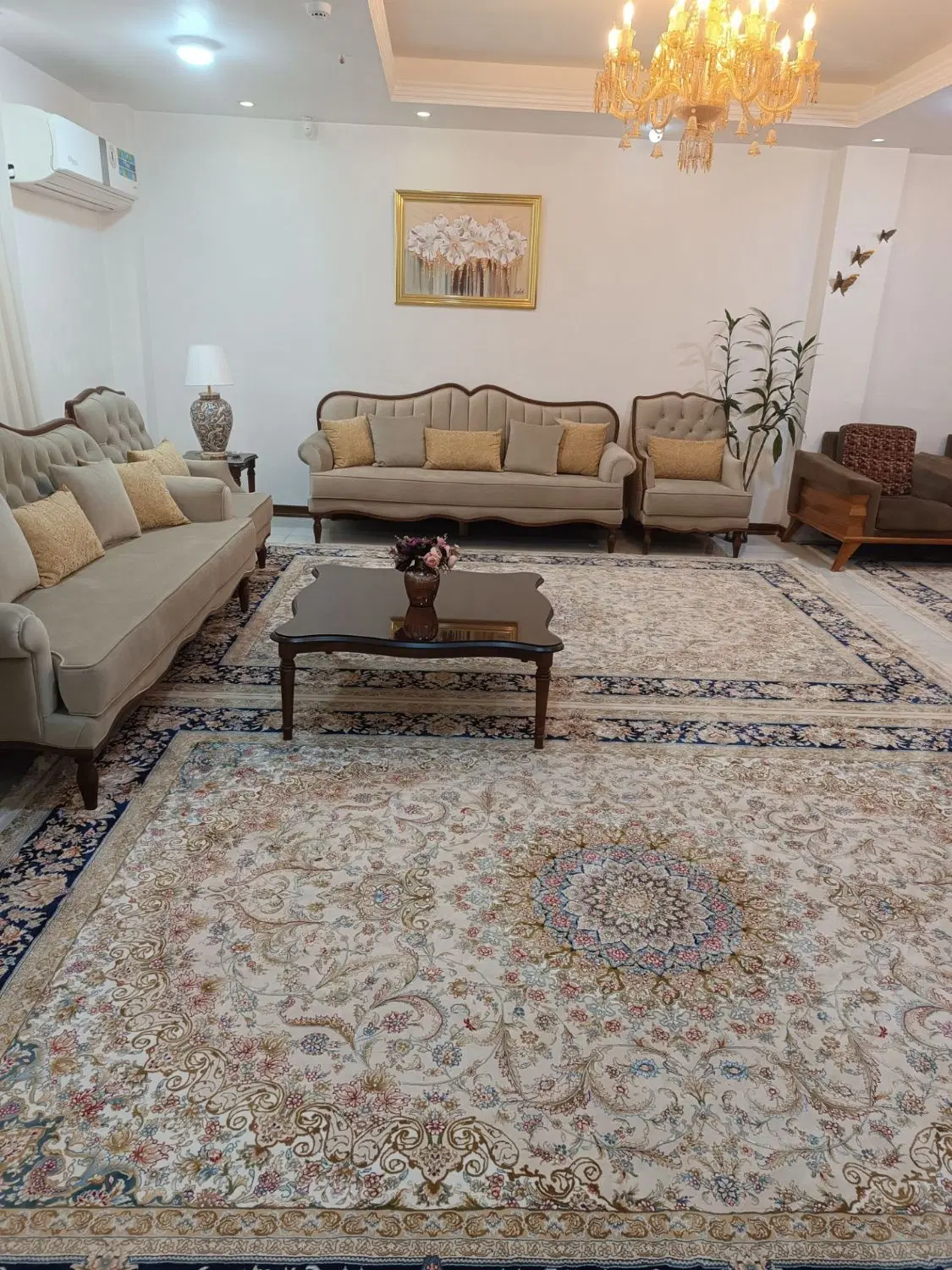 آپارتمان تک واحدی طبقه اول ۱۷۵ متر