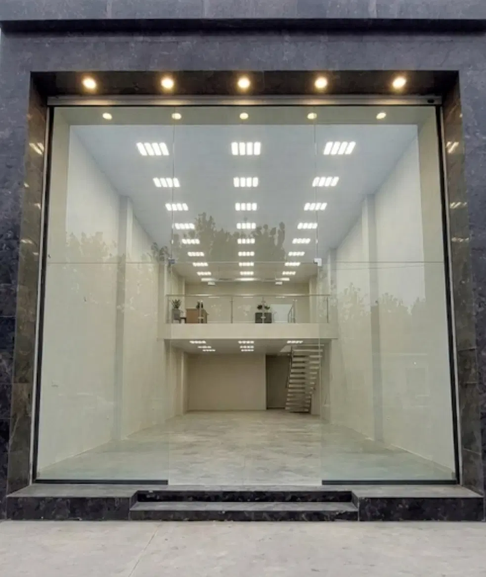 اجاره ۱۴۰ متر مغازه اول خیابان اصلی شهرک فرزان