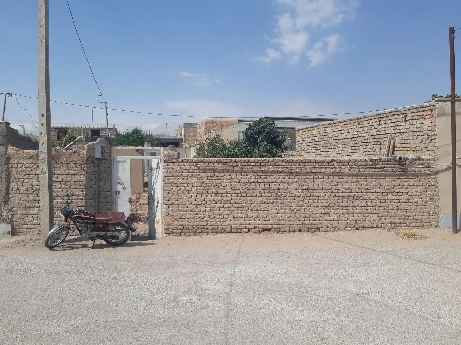 حیات فروشی برج