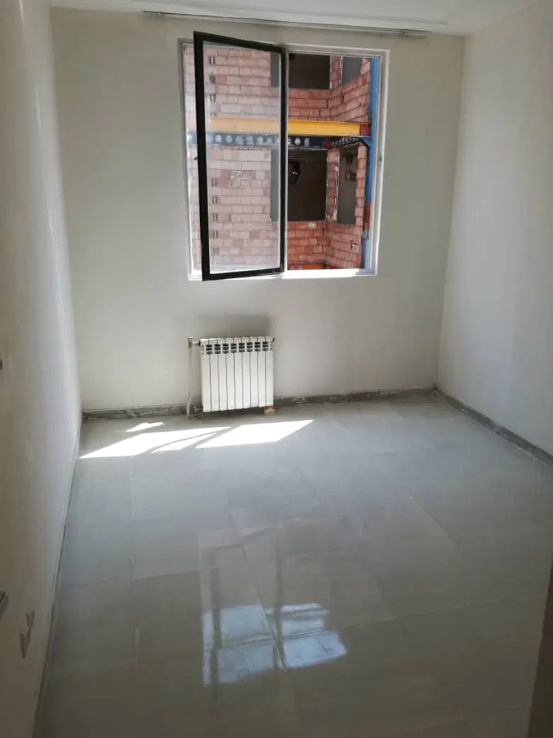 ۸۵ متر ۲ خواب همکف _پارکینگ انباری تراس_ ۴باغ_