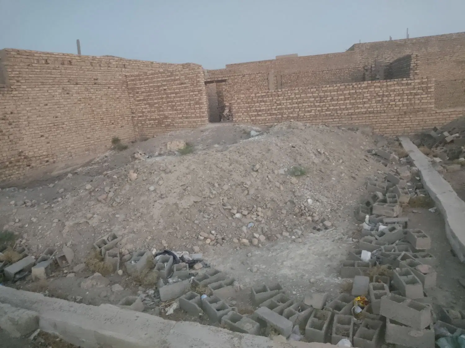 خانه نیمه ساز به متراژ 240