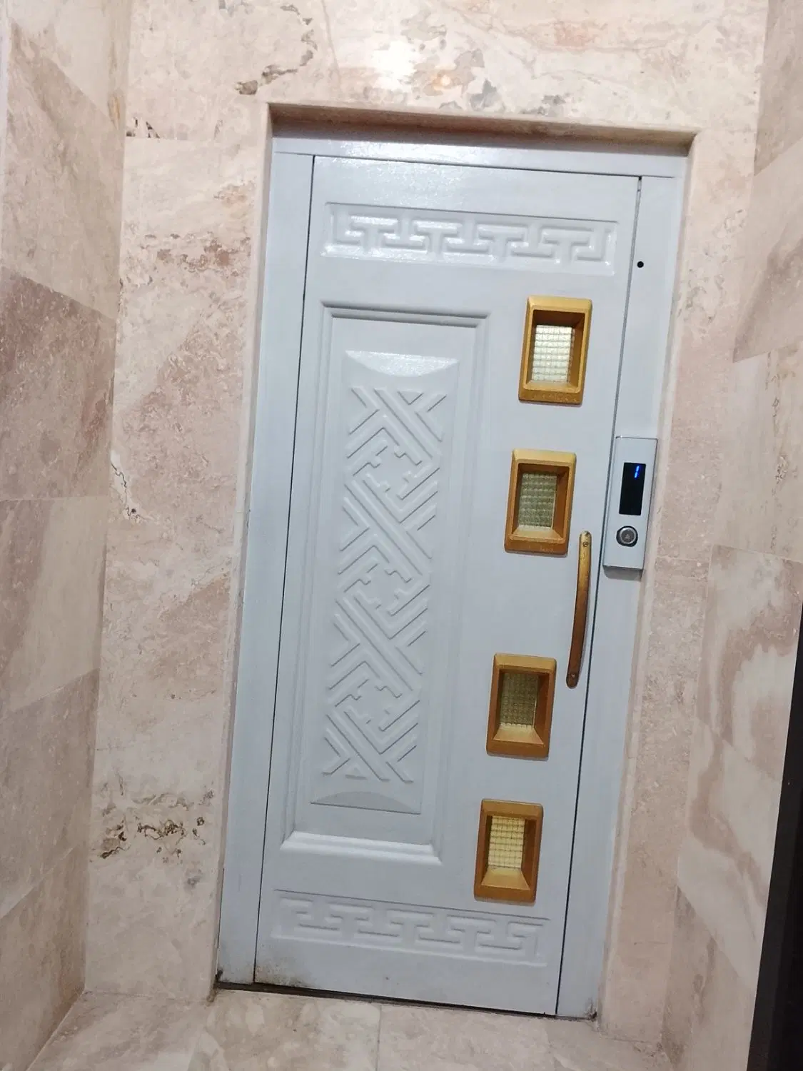 فروش آپارتمانی طبقه اول