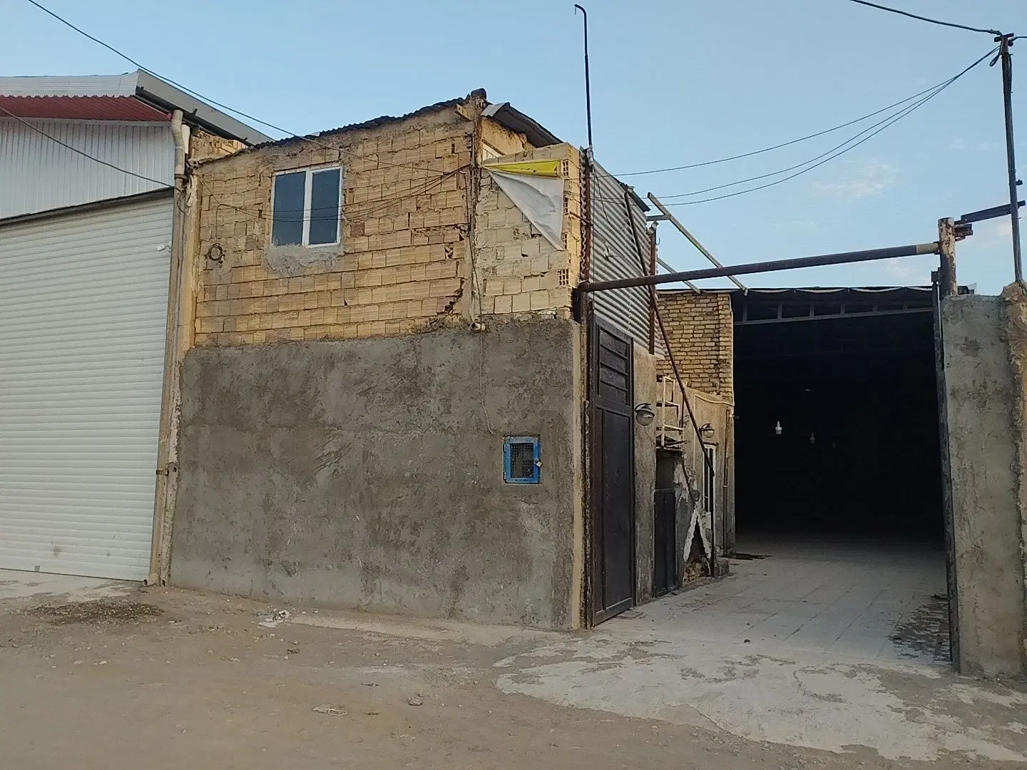 سوله و گاراژ حدود ۳۰۰متری