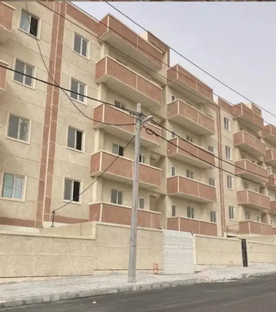 دنبال کار برای سرایه داری یا نگهبانی هستم
